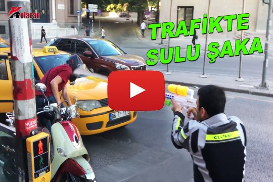 Trafikte Motorculara Sulu Şaka | Gelen İlginç Tepkiler!